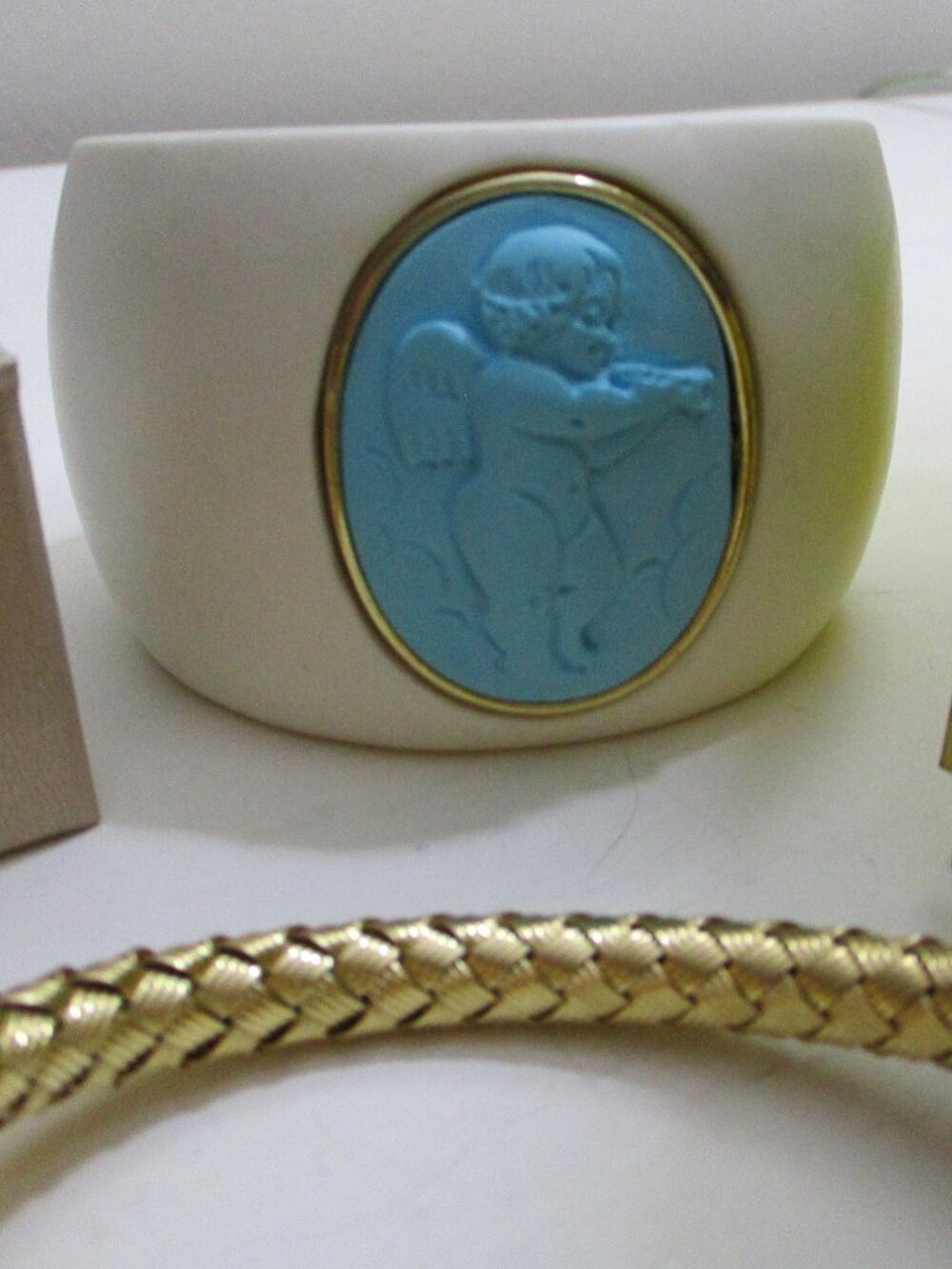 AMEDEO CHERUB CAMEO BRACELET MEDIUM